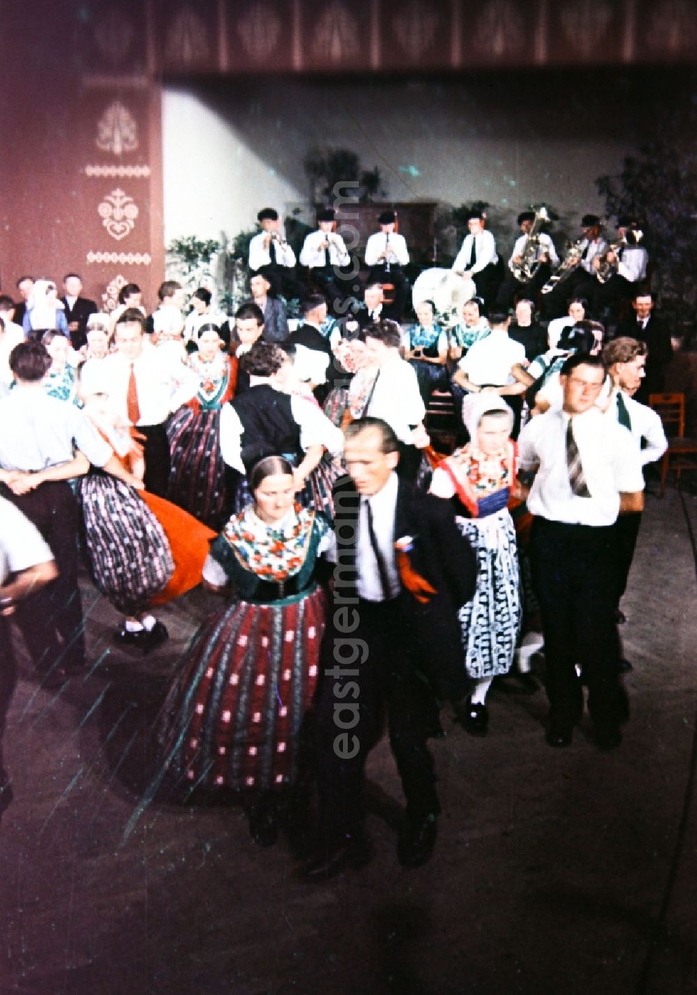 GDR photo archive: Milkel - Wedding sorbian inhabitants in Milkel in the state Saxony on the territory of the former GDR, German Democratic Republic