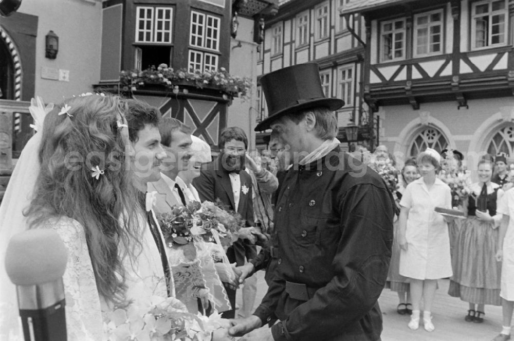 GDR picture archive: Wernigerode - Wedding in Wernigerode in the state Saxony-Anhalt on the territory of the former GDR, German Democratic Republic