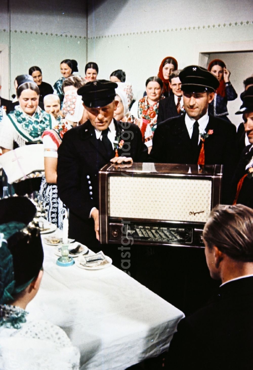 Milkel: Wedding gift transfer Sorbian inhabitants in the form of an old tube radio Olympia in Milkel in the state of Saxony in the territory of the former GDR, German Democratic Republic