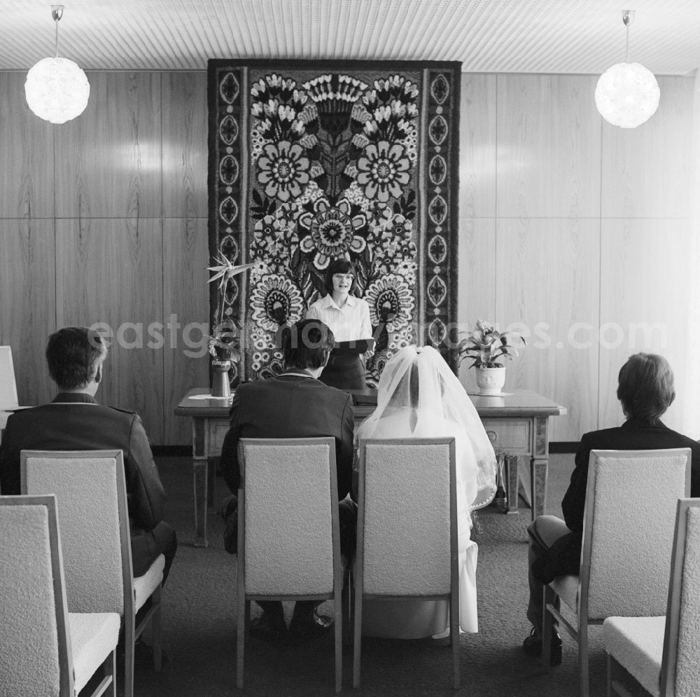 Berlin: Wedding couple in the registry office in Berlin, the former capital of the GDR, the German Democratic Republic