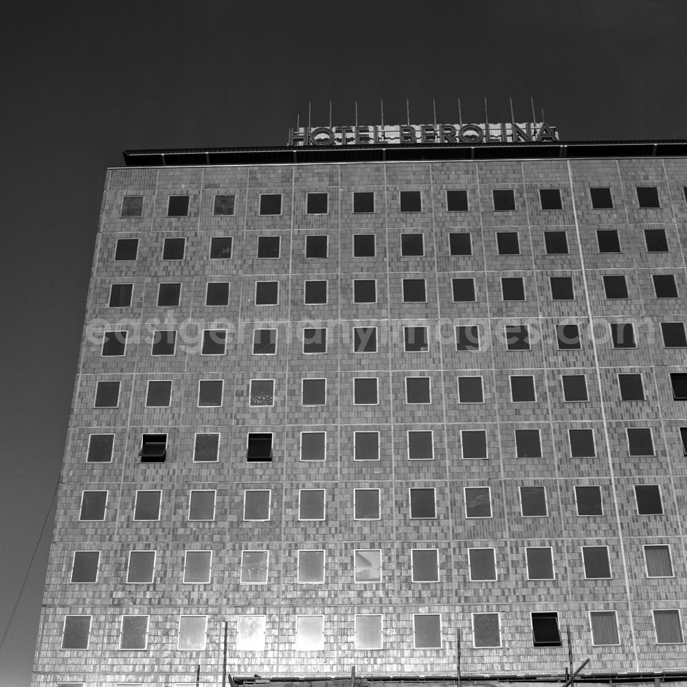 GDR picture archive: Berlin - Hotel Berolina in Karl-Marx-Allee in Berlin Eastberlin on the territory of the former GDR, German Democratic Republic