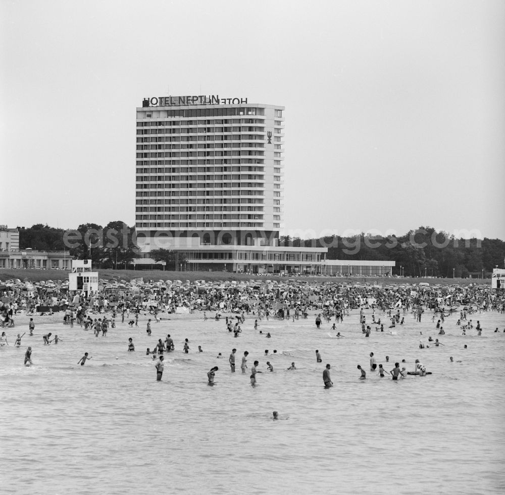 GDR picture archive: Warnemünde - The Hotel Neptun is a right on the Baltic Sea beach located 5-star hotel in Warnemünde in Mecklenburg - Western Pomerania