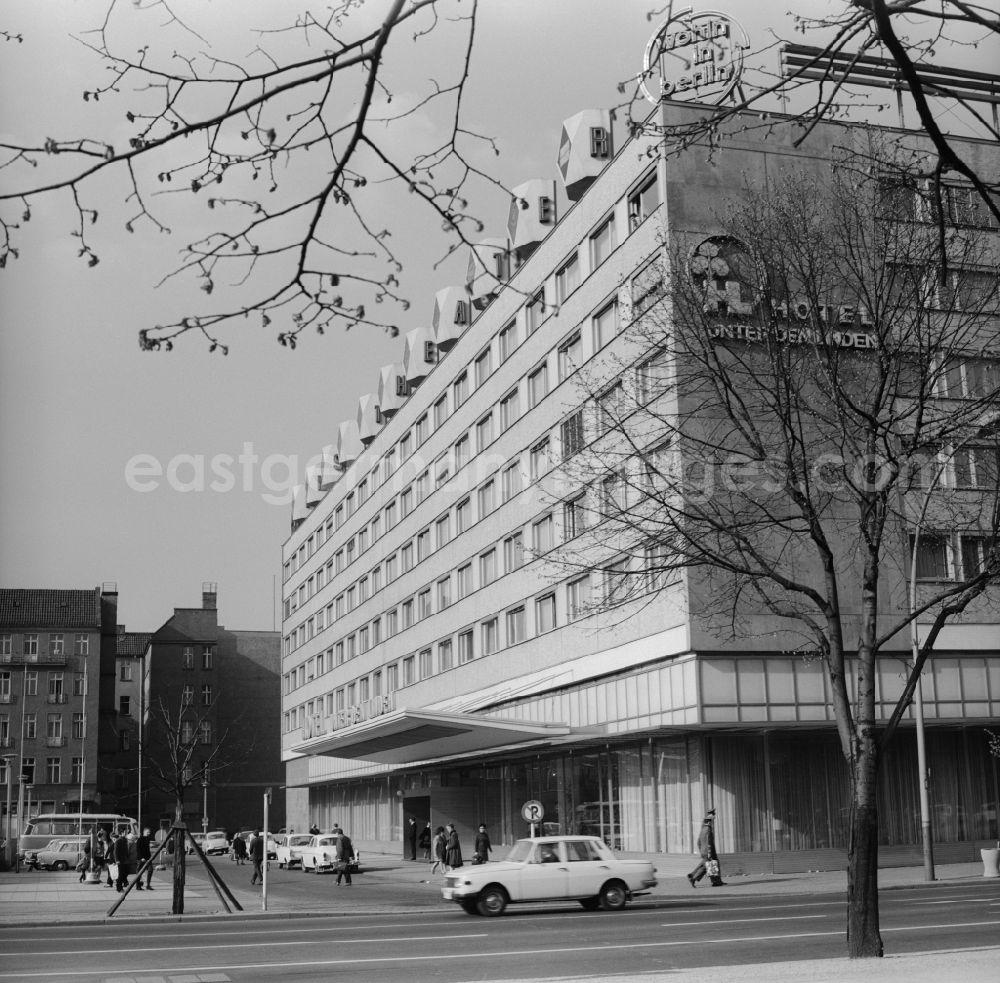 GDR photo archive: Berlin - Mitte - The hotel Unter den Linden Friedrichstrasse, corner of Unter den Linden in Berlin - Mitte