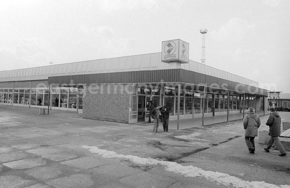 GDR image archive: Berlin - IFA Spare parts business in Berlin, the former capital of the GDR, German democratic republic
