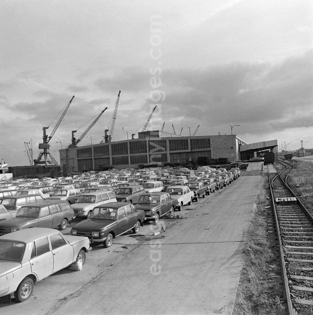 GDR picture archive: Rostock - Stored for loading and export in port Kraftfahrzeuge - PKW Wartburg 353 in Rostock in the state Mecklenburg-Western Pomerania on the territory of the former GDR, German Democratic Republic