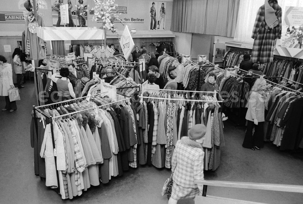 GDR photo archive: Berlin - The ladies' wear department in the kontex department store in the Frankfurt avenue in Berlin, the former capital of the GDR, German democratic republic. Kontex was a department store association in Berlin. The complete name was: „If The consumption connected textile houses and clothing houses Berlin“