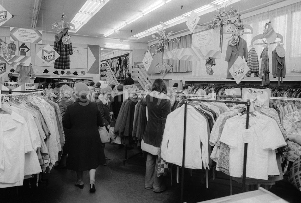 GDR picture archive: Berlin - The ladies' wear department in the kontex department store in the Frankfurt avenue in Berlin, the former capital of the GDR, German democratic republic. Kontex was a department store association in Berlin. The complete name was: „If The consumption connected textile houses and clothing houses Berlin“