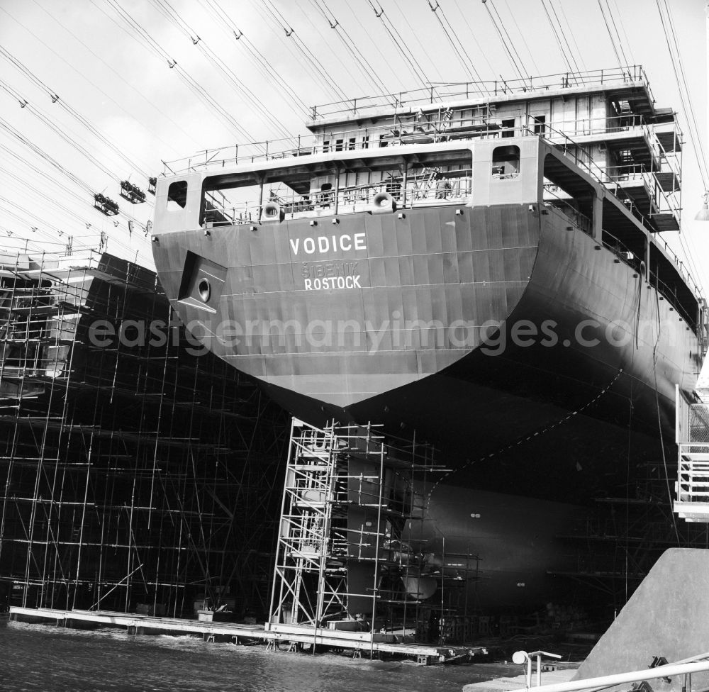 GDR photo archive: Warnemünde - Construction of a container ship of the type equator named VODICE the VEB Warnow Werft shipyard Warnemuende in Warnemuende in Mecklenburg-Western Pomerania in the field of the former GDR, German Democratic Republic. The cruise ship was built for Yugoslavia