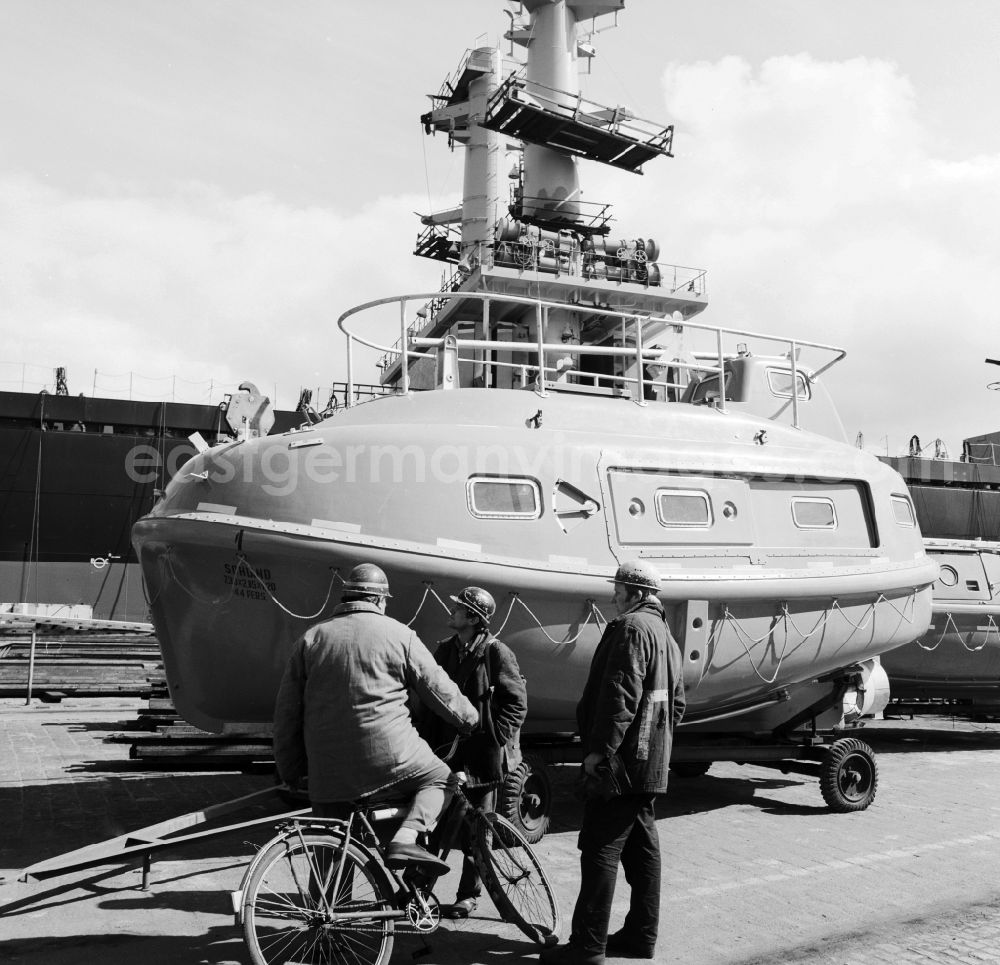 GDR picture archive: Warnemünde - Lifeboat / dinghy in VEB Warnow Werft shipyard Warnemuende in Warnemuende in Mecklenburg-Western Pomerania in the field of the former GDR, German Democratic Republic