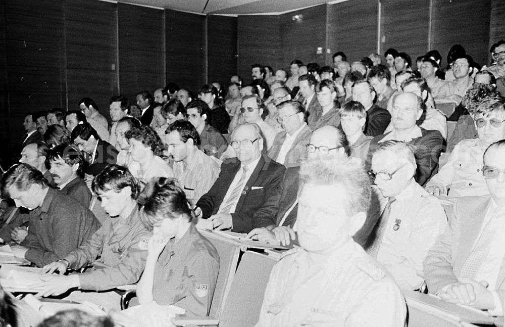 GDR photo archive: Chemnitz / Sachsen - 8. Kongress der GST (Gesellschaft füür Sport und Technik) vom 14.05.1987 - 16.