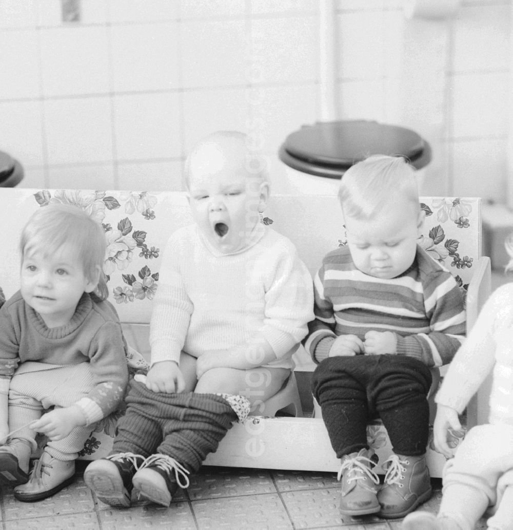 GDR image archive: Berlin - Common pot sitting in a daycare center in Berlin, the former capital of the GDR, the German Democratic Republic