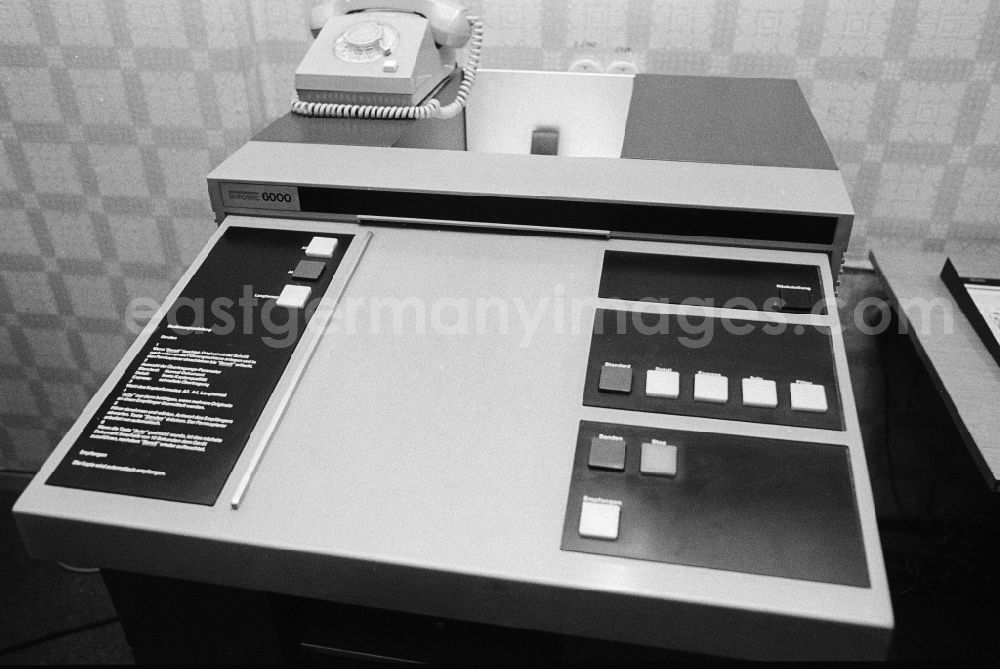 GDR photo archive: Berlin - Fax machine / telecopier Infotec in 600