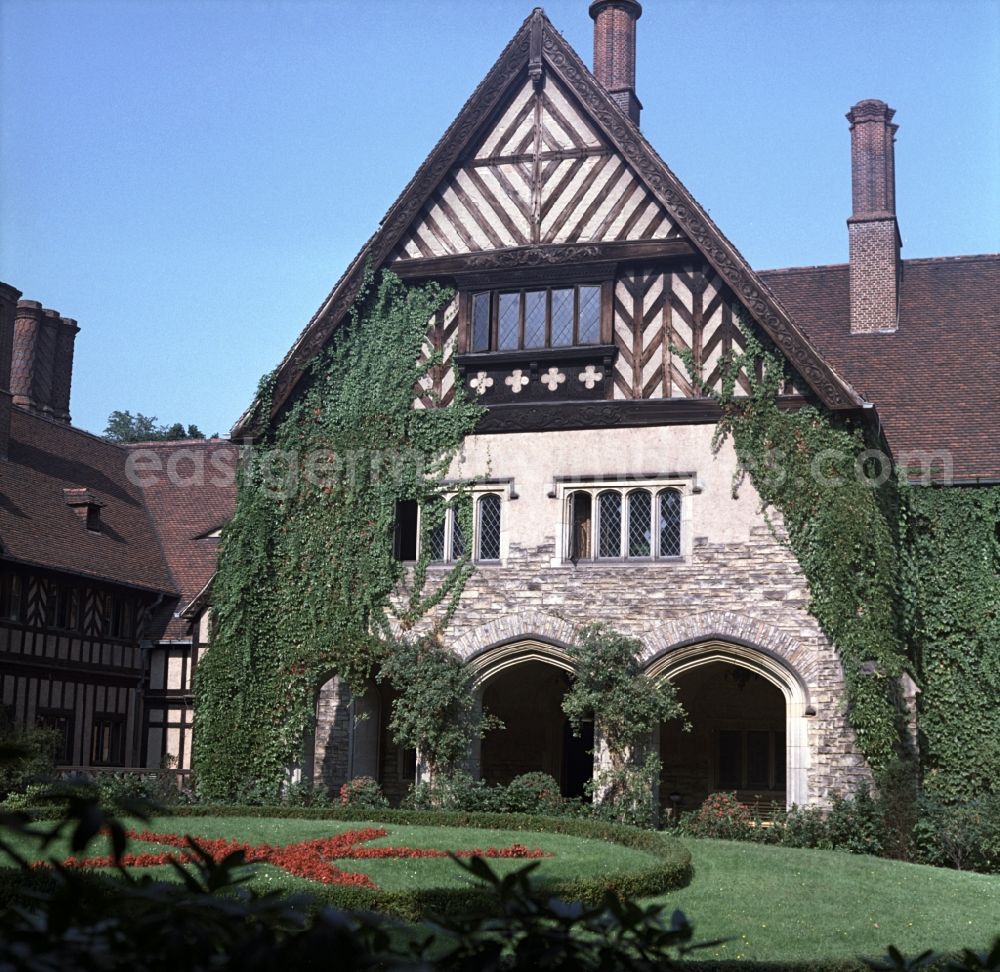 GDR photo archive: Potsdam - Cecilienhof located in the northern part of New Garden in Potsdam, close to the banks of the Virgin Lake. World of historic significance was Cecilienhof site of the Potsdam Conference from July 17 to August 2 1945th