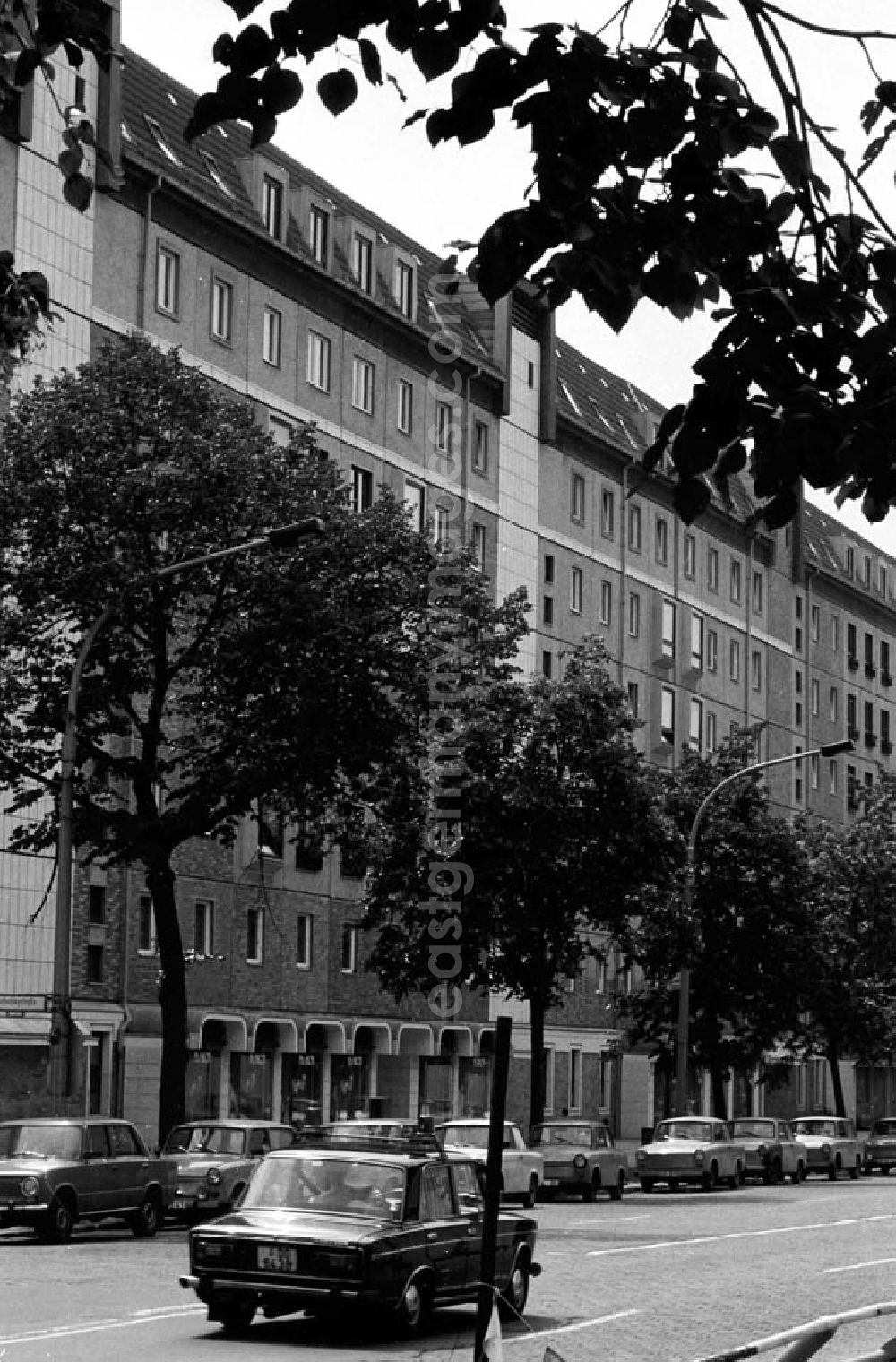 GDR image archive: Berlin - 10.07.1986 Innerstädtischer Wohnungsbau Wilhelm-Pieck-Strasse Umschlagnr.: 81