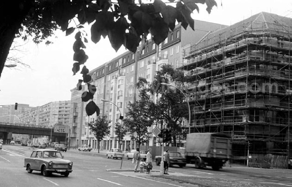 GDR photo archive: Berlin - 10.07.1986 Innerstädtischer Wohnungsbau Wilhelm-Pieck-Strasse Umschlagnr.: 81