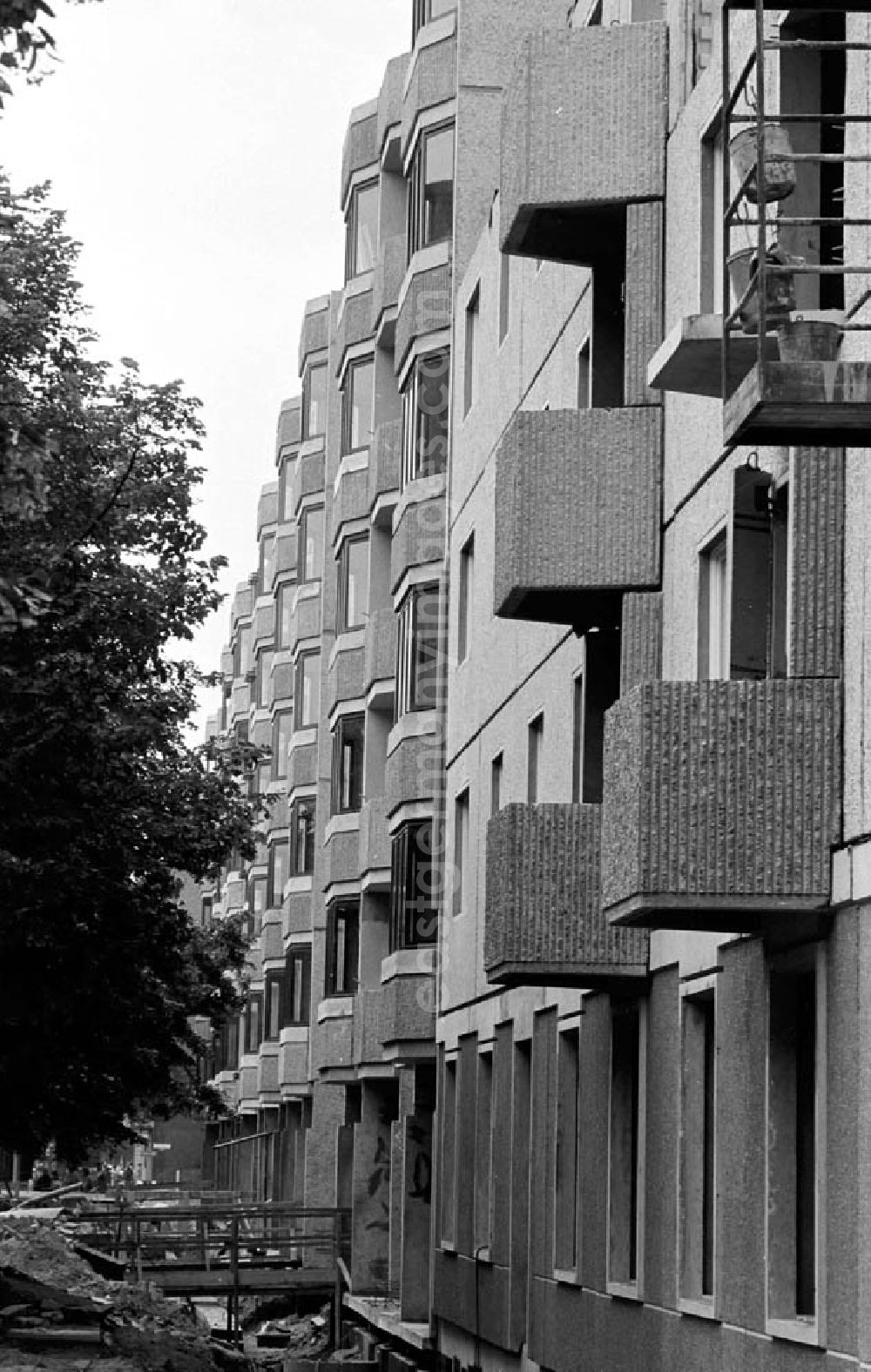 GDR picture archive: Berlin - 10.07.1986 Innerstädtischer Wohnungsbau Wilhelm-Pieck-Strasse Umschlagnr.: 81