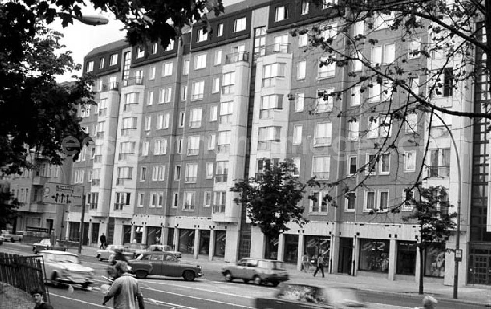 GDR photo archive: Berlin - 10.07.1986 Innerstädtischer Wohnungsbau Wilhelm-Pieck-Strasse Umschlagnr.: 81