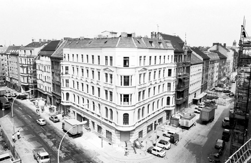 GDR picture archive: Berlin-Mitte - Innerstädtisches Reko-Bauen, VEB KB Jena, Rochstr. 12, Mitte 10.