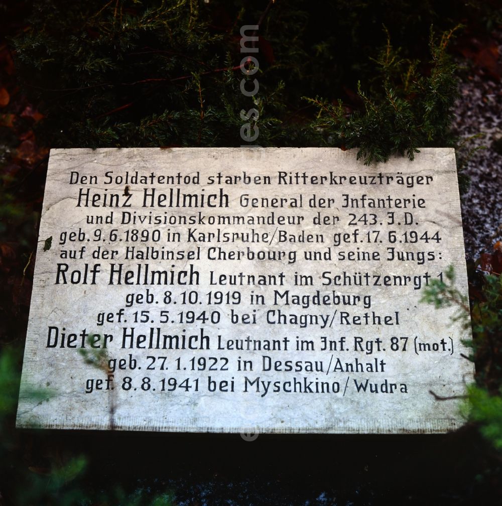 GDR picture archive: Potsdam - Inscription of a military-historical tombstone General Heinz Hellmich and sohn Leutnant Rolf and Dieter Hellmich in the cemetery in the district Bornstedt in Potsdam in the state Brandenburg on the territory of the former GDR, German Democratic Republic