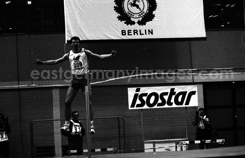 GDR photo archive: Berlin - Internationales Springer- Meeting Umschlag:7226