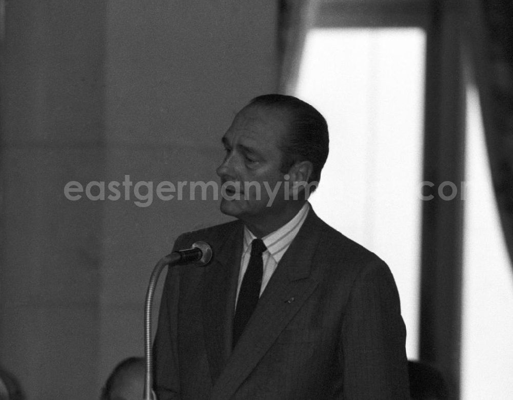 GDR picture archive: Paris - Jacques Chirac, Bürgermeister Paris, hält eine Rede im Rathaus in Paris.