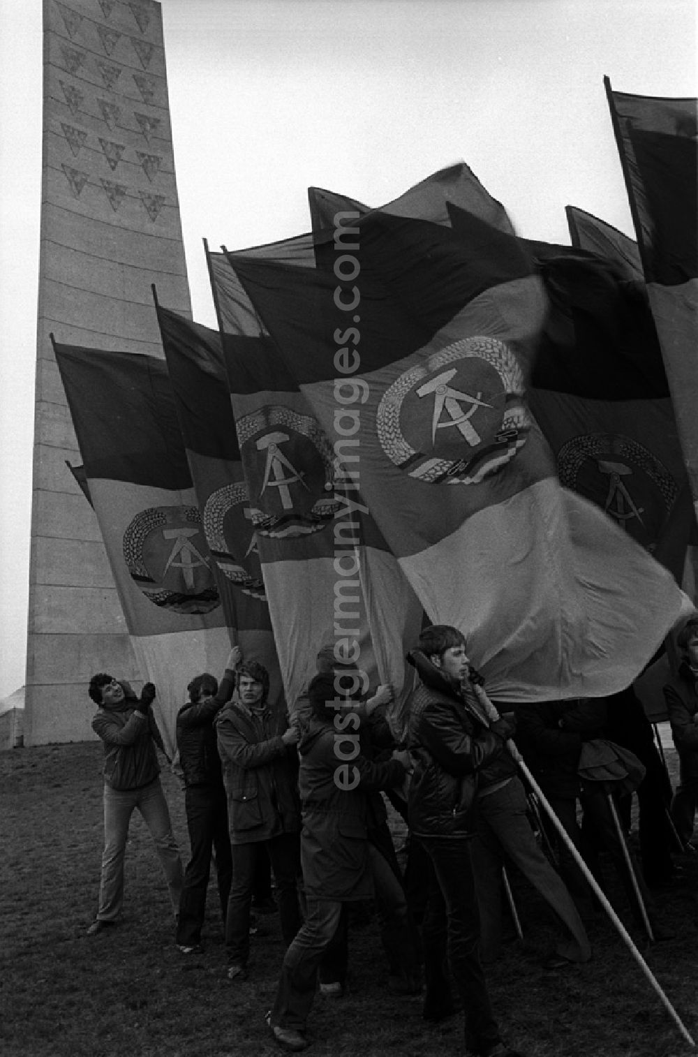 GDR picture archive: Sachsenhausen - 35. Jahrestag der Befreiung in Sachsenhausen. Kundgebung. (482)