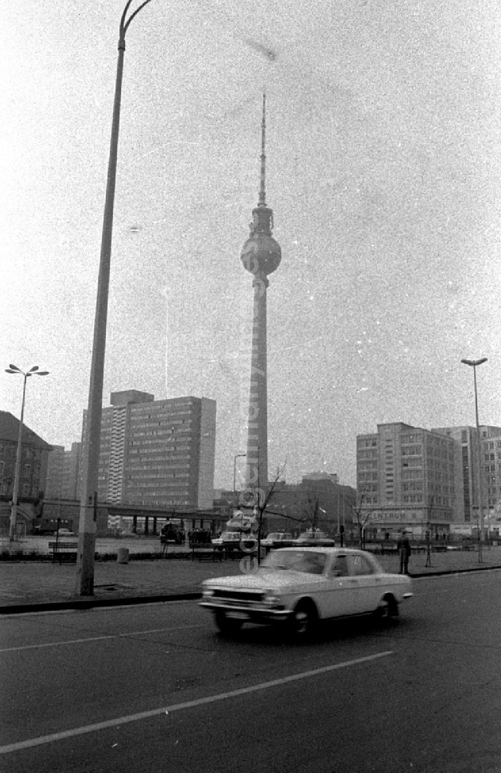 GDR photo archive: Berlin - Januar 1973 Hubschrauber über dem Alexanderplatz.