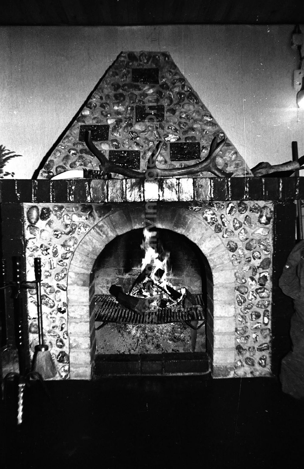 Karlshagen (Mecklenburg-Vorpommern): Januar 1985 Verabschiedung Oberstleutnant Gourklovits Feier in einer Jagdhütte in Karlshagen (Mecklenburg-Vorpommern) - Kamin