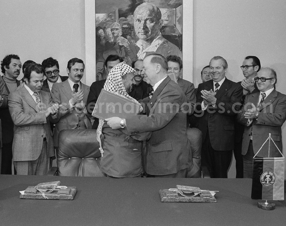 GDR photo archive: Berlin - A delegation of PLO under the direction of Jassir Arafat (1929 - 20