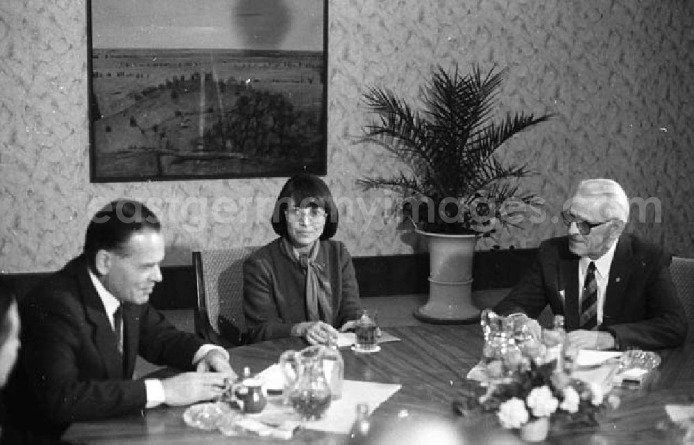 Berlin: 11.11.1986 Jermu Laine finnischer Außenhandelsminister bei W. Stoph im Ministerat Umschlagnr.: 1226