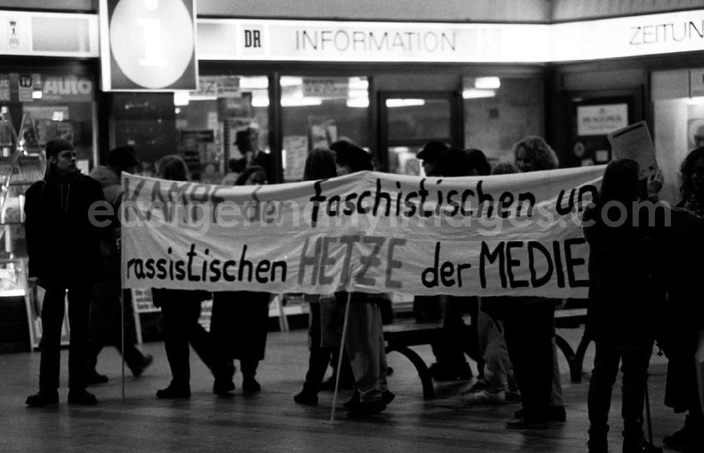 Berlin-Lichtenberg: Jugend gegen Rassismus in Lichtenberg 16.12.92