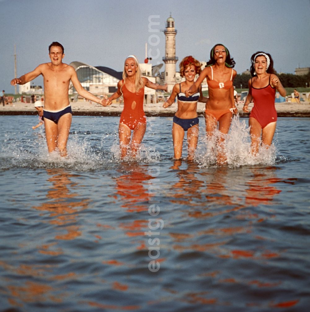 Rostock: Young people present the latest summer swimwear on the Baltic Sea beach in the district Warnemuende in Rostock in the state Mecklenburg-Western Pomerania on the territory of the former GDR, German Democratic Republic