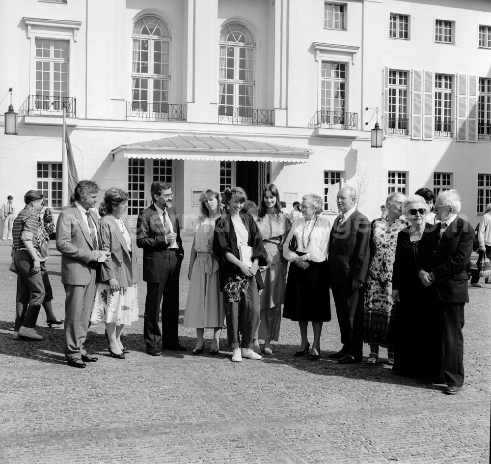 GDR image archive: Berlin - Adolescent youth consecration - participants on the day of their admission into the circle of adults vor dem Deutsches Theater on street Schumannstrasse in the district Mitte in Berlin Eastberlin on the territory of the former GDR, German Democratic Republic