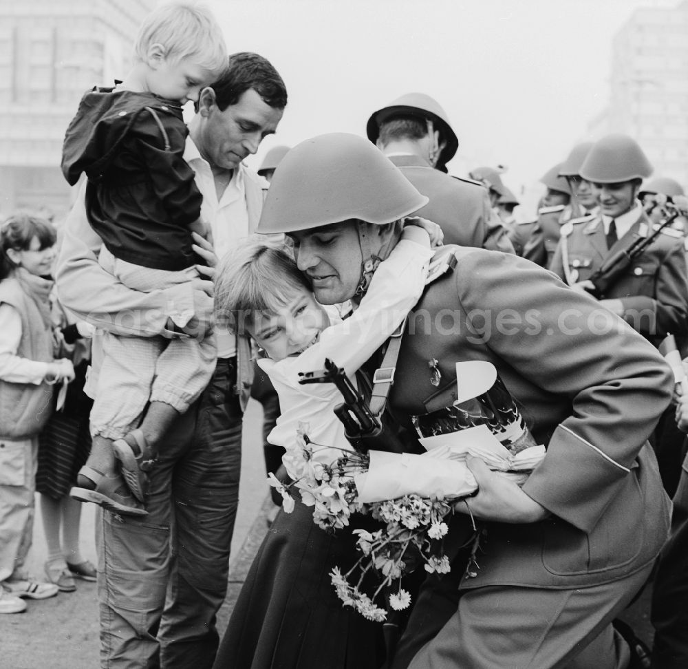 Berlin: Young pioneers present NVA soldiers with flowers and scarves in Berlin, the former capital of the GDR, German Democratic Republic