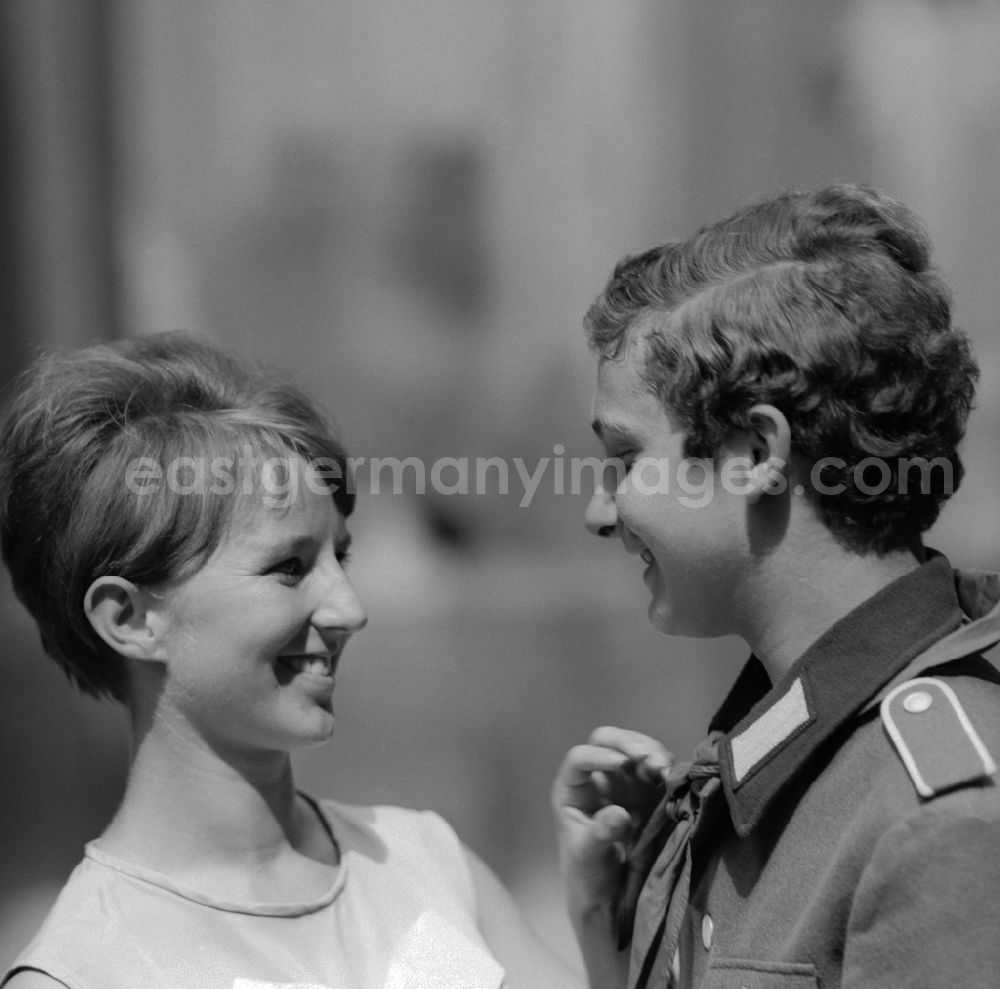GDR image archive: Chemnitz - Young love couple in Chemnitz in Saxony today