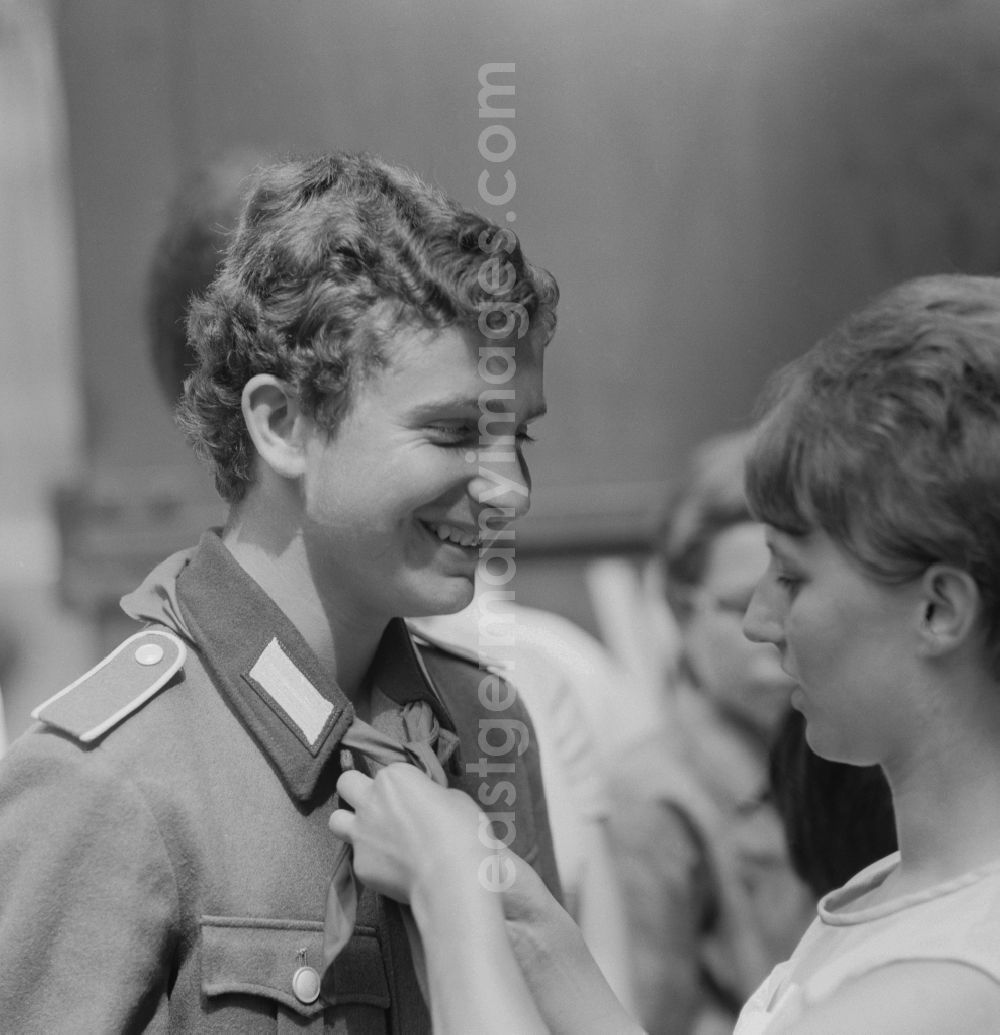 GDR photo archive: Chemnitz - Young love couple in Chemnitz in Saxony today