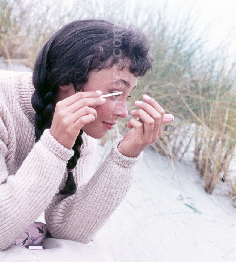 GDR picture archive: Prerow - Young girl makes herself up in the dunes of the Baltic Sea in Prerow in the federal state Mecklenburg-West Pomerania in the area of the former GDR, German democratic republic