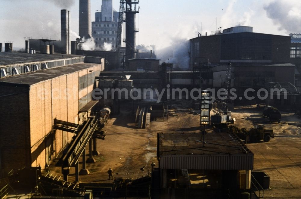 GDR photo archive: Güstrow - Lime kiln in the farm for the production and manufacture of sugar, syrup, molasses and lime fertilizer from the VEB Zuckerfabrik Nordkristall Guestrow in Guestrow in the state of Mecklenburg-Western Pomerania in the area of the former GDR, German Democratic Republic