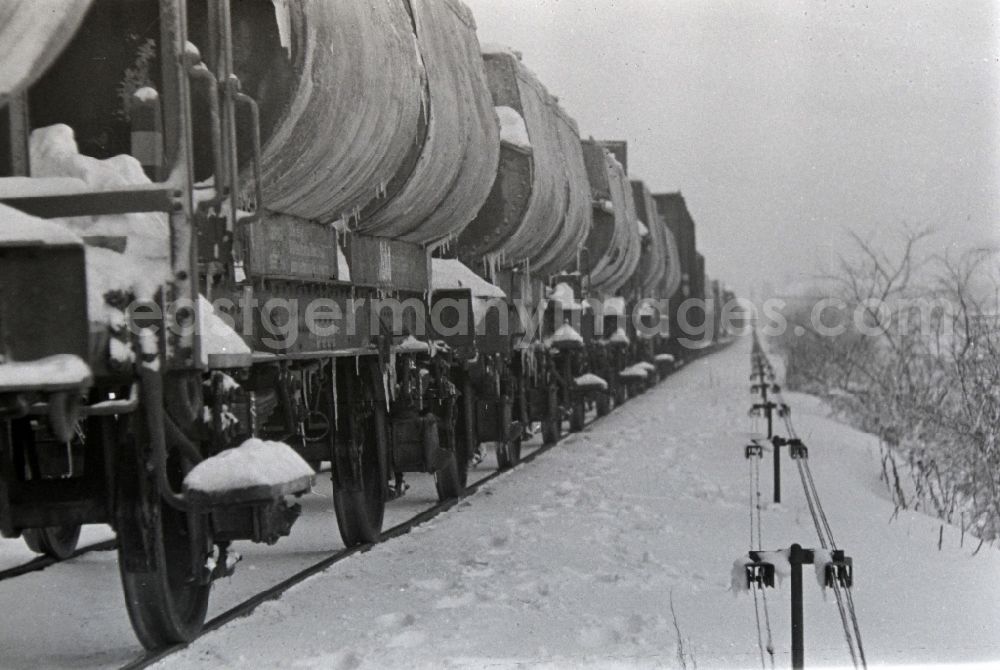 GDR picture archive: Rübeland - Freight lime train of the Deutsche Reichsbahn on the line in Ruebeland in the state Saxony-Anhalt on the territory of the former GDR, German Democratic Republic