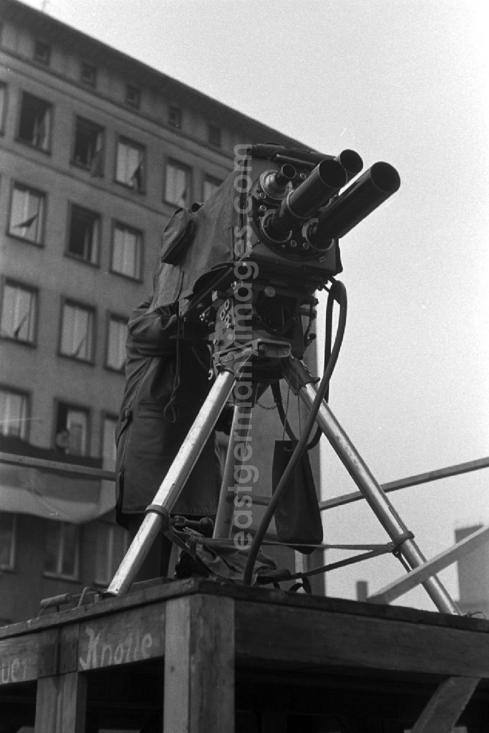 GDR photo archive: Magdeburg - Camera man on a wooden platform with a KIO television camera in Magdeburg. The KIO was the first commercially successful German television camera