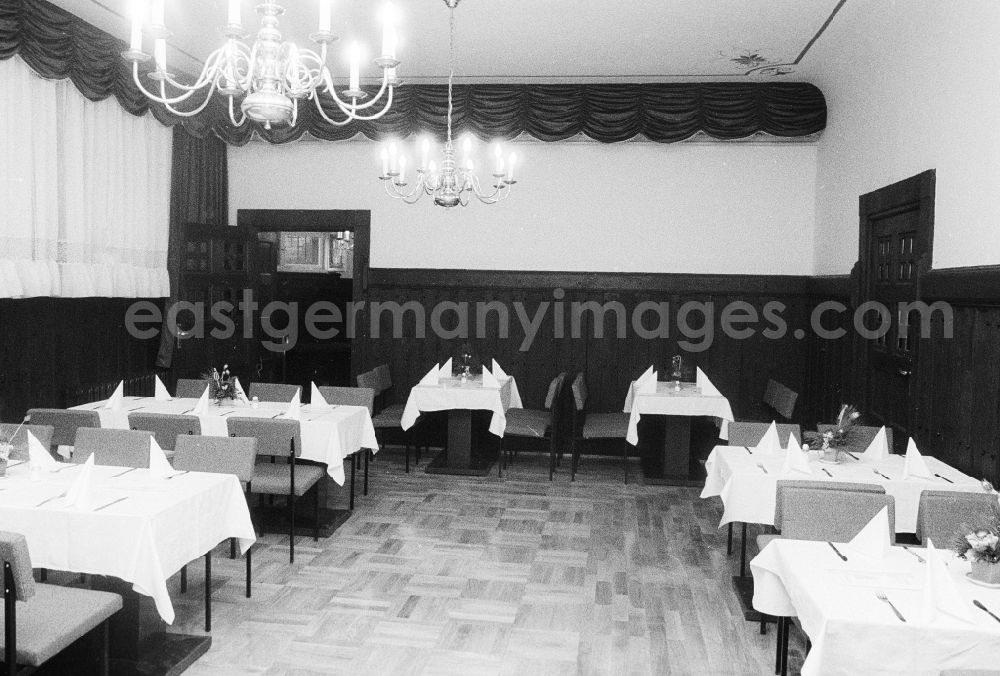 GDR image archive: Berlin - The chimney room in the rathskeller Koepenick - restaurant, jazz cellar, theatre with regional and modern German kitchen in Berlin, the former capital of the GDR, German democratic republic