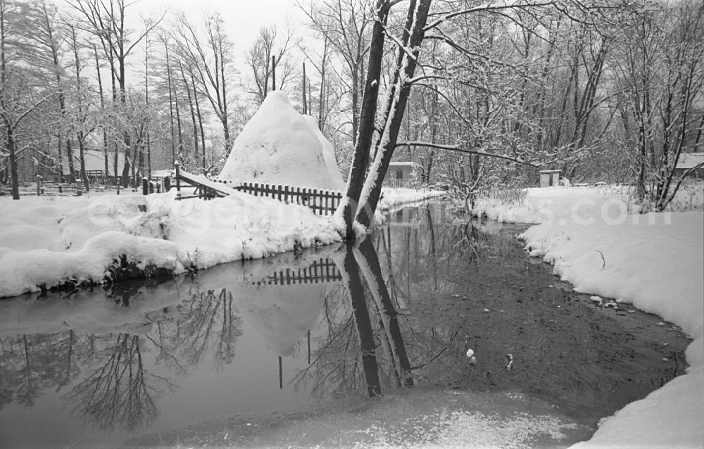 GDR picture archive: Lehde - Winter snow-covered canal course and bank areas of the main Spree in Lehde, Brandenburg in the area of ??the former GDR, German Democratic Republic