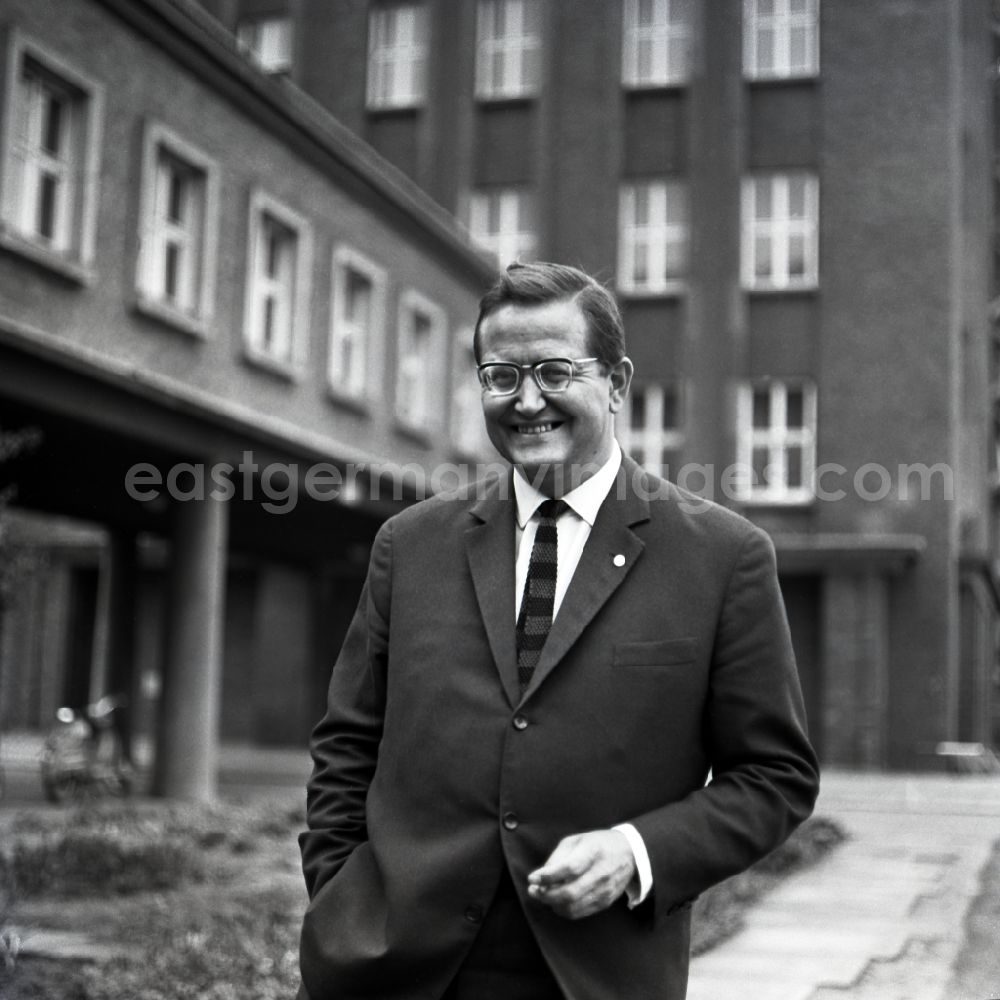 GDR picture archive: Berlin - Portrait of the journalist and chief commentator and presenter of the program The Black Channel Karl-Eduard Richard Arthur von Schnitzler on DFF television radio in the district of Adlershof in Berlin East Berlin in the area of the former GDR, German Democratic Republic
