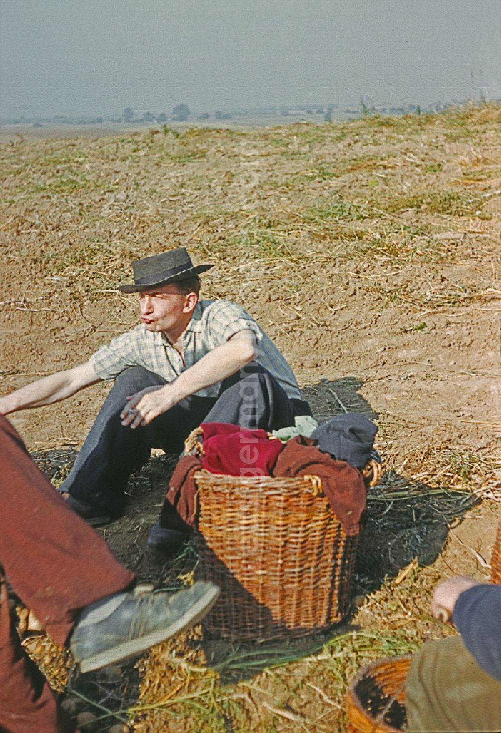 GDR photo archive: Wegendorf - Break during the potato harvest in a field by 9th grade students at a high school in Wegendorf, Brandenburg in the territory of the former GDR, German Democratic Republic