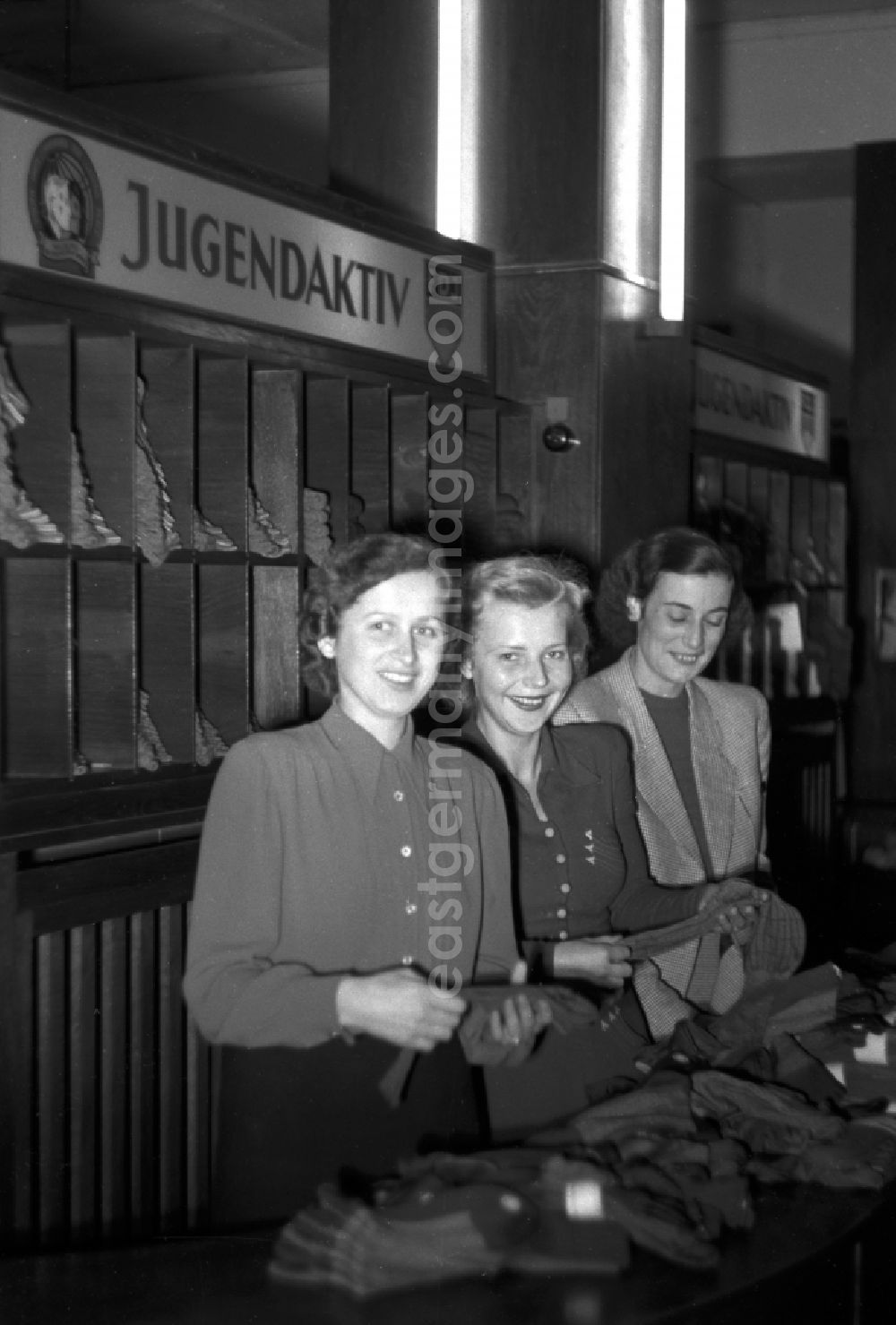 GDR picture archive: Dresden - Mall shopping center the state trade organization HO on street Wilsdruffer Strasse in the district Altstadt in Dresden in the state Saxony on the territory of the former GDR, German Democratic Republic