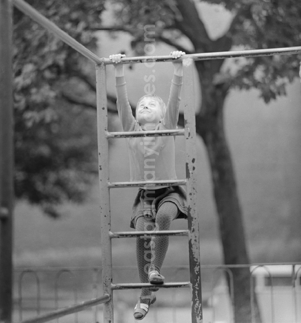 GDR photo archive: Berlin - Child climbs on a jungle gym in Berlin