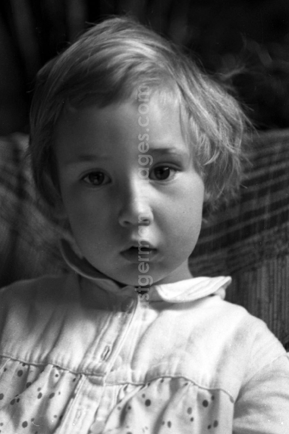 GDR photo archive: Merseburg - Child in the portrait in Merseburg in the federal state Saxony-Anhalt in the area of the former GDR, German democratic republic