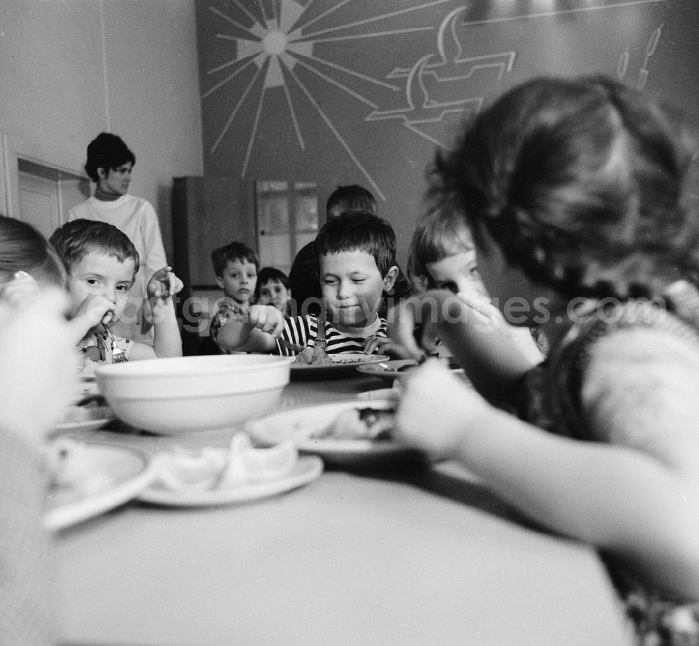 GDR photo archive: Bad Belzig - Children having lunch together at the children's home in the Glien estate in Bad Belzig in the federal state of Brandenburg on the territory of the former GDR, German Democratic Republic