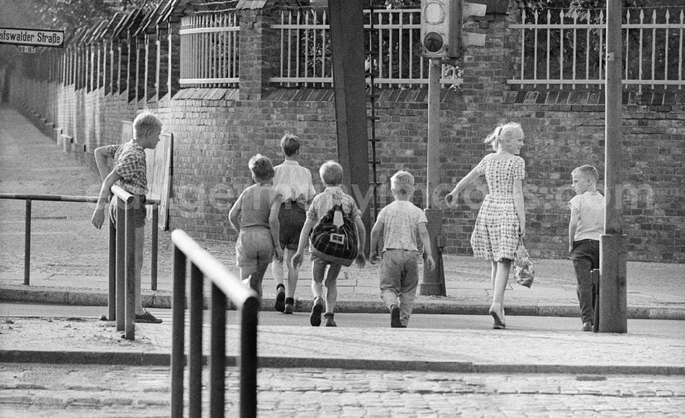 GDR photo archive: Berlin - Children cross the Greifswalder street in Berlin, the former capital of the GDR, German Democratic Republic