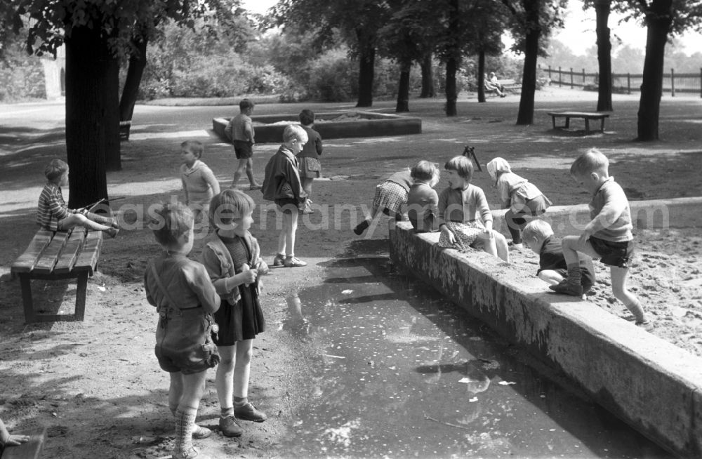 GDR image archive: Magdeburg - Children playing in the sandbox on a playground in Magdeburg